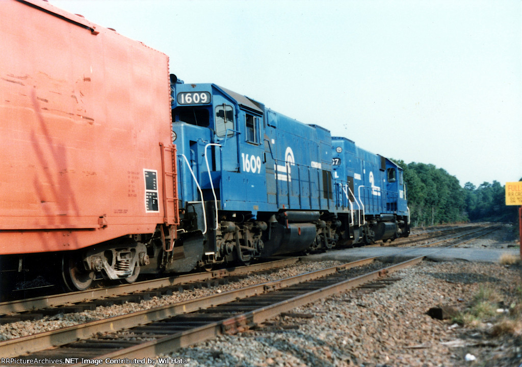 Conrail GP15-1 1609